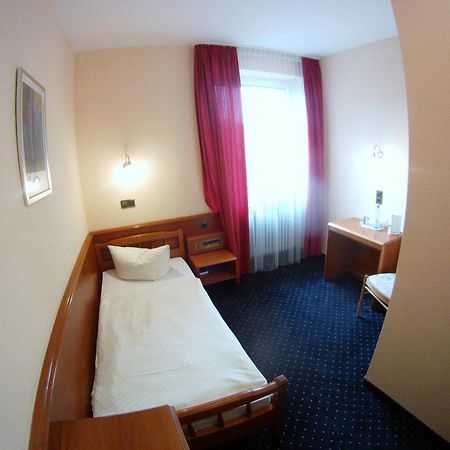 Hotel Adlerhof Таубербішофсгайм Номер фото
